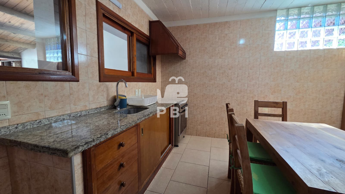 Q2FzYSAzIGRvcm1pdG9yaW9zIGVuIFB1bnRhIGRlbCBFc3RlIC0gUmVmIDogUEJJMTU3NzA=