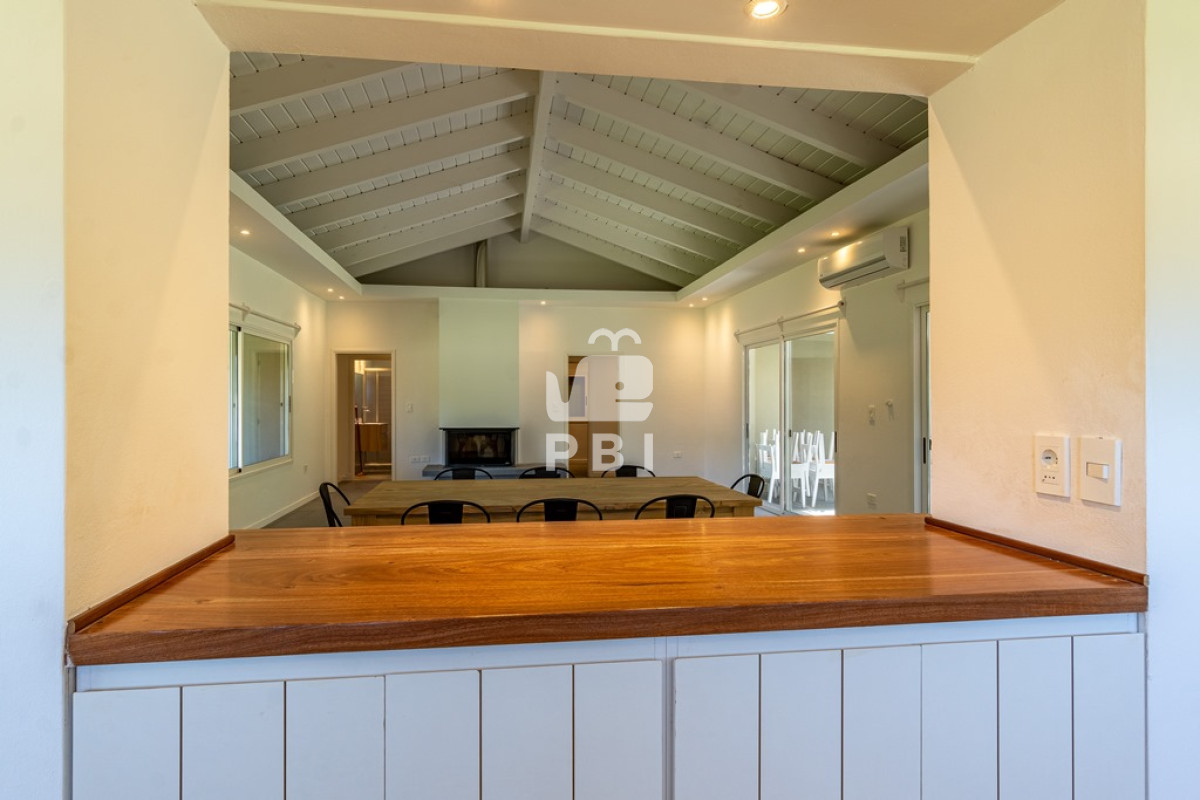 Q2FzYSA0IERPUk1JVE9SSU9TIGVuIENhbWlubyBMdXNzaWNoLCBQdW50YSBCYWxsZW5hIC0gUmVmIDogUEJJMjQ3NA==