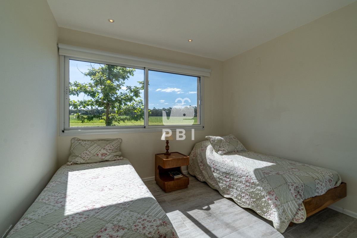 Q2FzYSA2IERPUk1JVE9SSU9TIGVuIExhZ3VuYSBkZSBsb3MgQ2lzbmVzLCBQdW50YSBCYWxsZW5hIC0gUmVmIDogUEJJMjg3MQ==