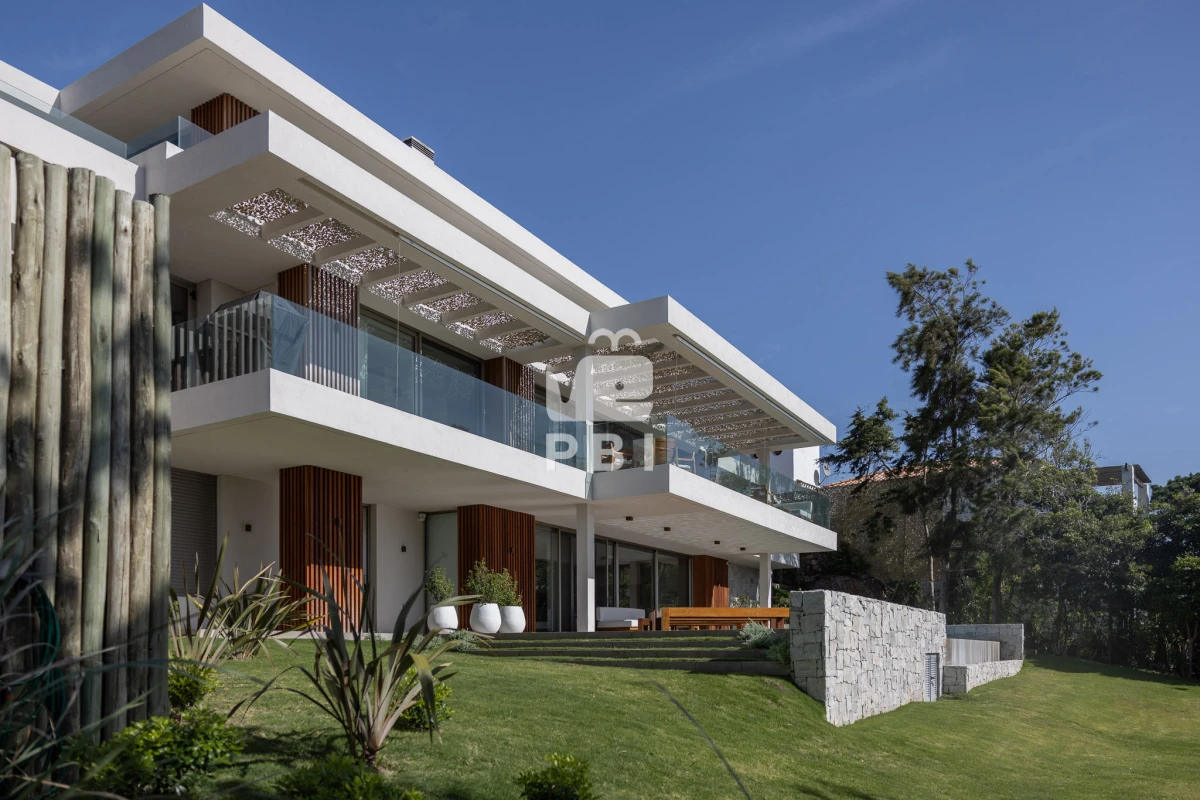 UmVzaWRlbmNpYSBkZSBMdWpvIHNvYnJlIGVsIG1hciBlbiB2ZW50YSBlbiBlbCBMb21vIGRlIGxhIEJhbGxlbmEsIFB1bnRhIEJhbGxlbmEgIC0gUmVmIDogUEJJMTQ1NzU=