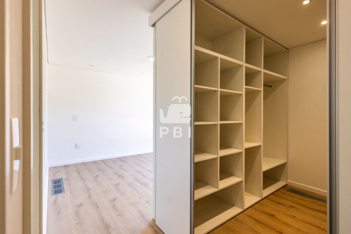 Q2FzYSAzIERPUk1JVE9SSU9TIGVuIENsdWIgZGVsIExhZ28sIFB1bnRhIEJhbGxlbmEgLSBSZWYgOiBQQkkyNjU0