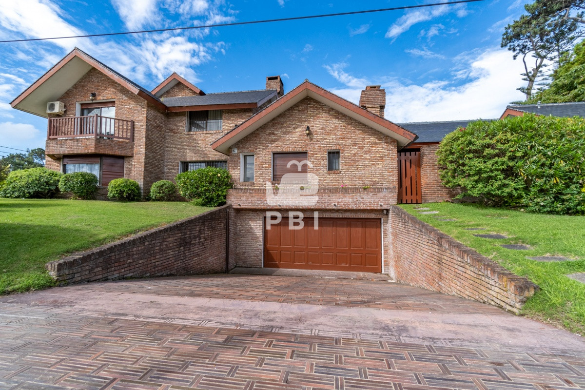 VmVudGEgY2FzYSBkZSA3IGRvcm1pdG9yaW9zLFBsYXlhIE1hbnNhLCBQdW50YSBkZWwgRXN0ZSAtIFJlZiA6IFBCSTI5MTU=