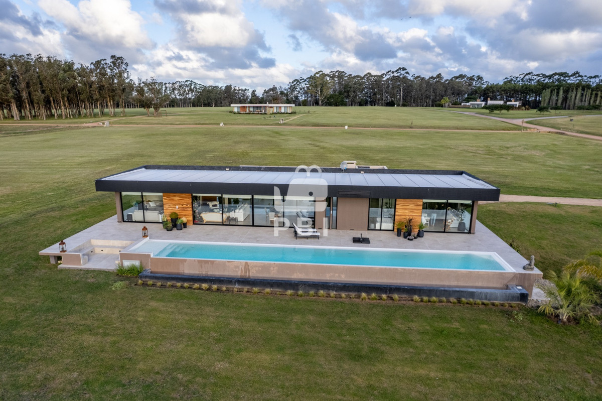 Q2FzYSBkZSAyIGRvcm1pdG9yaW9zIGVuIExhZ3VuYSBkZSBsb3MgQ2lzbmVzIC0gUmVmIDogUEJJMzIzOA==