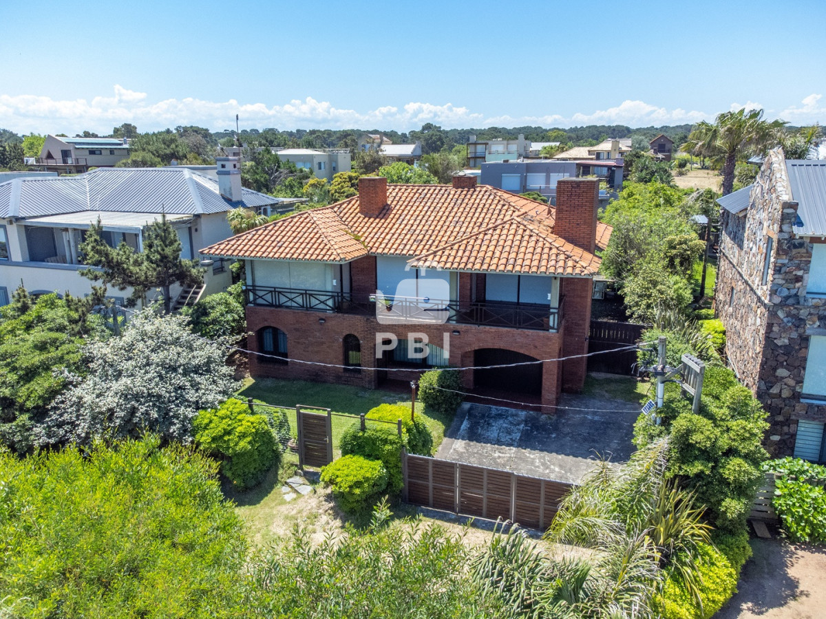 Q2FzYSBkZSAzIGRvcm1pdG9yaW9zIGVuIFRpbyBUb20sIFB1bnRhIEJhbGxlbmEgLSBSZWYgOiBQQkkxNTM5MQ==