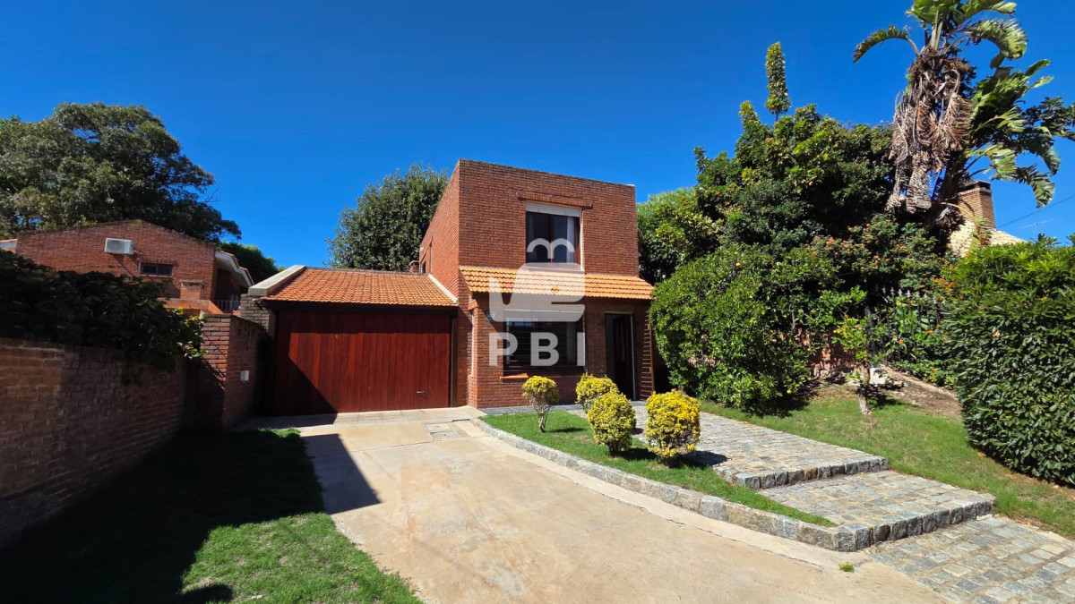 Q2FzYSAzIGRvcm1pdG9yaW9zIGVuIFB1bnRhIGRlbCBFc3RlIC0gUmVmIDogUEJJMTU3NzA=