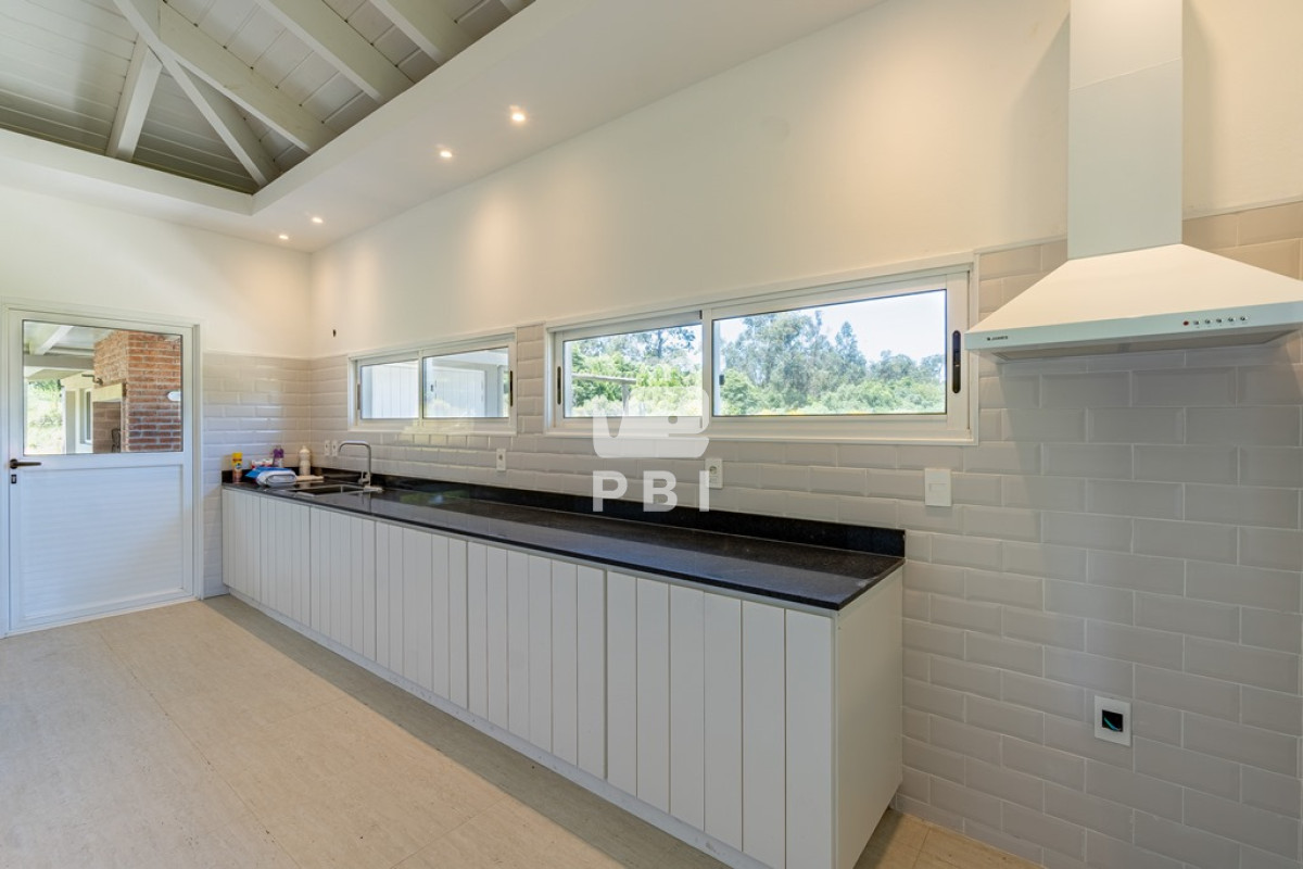 Q2FzYSA0IERPUk1JVE9SSU9TIGVuIENhbWlubyBMdXNzaWNoLCBQdW50YSBCYWxsZW5hIC0gUmVmIDogUEJJMjQ3NA==