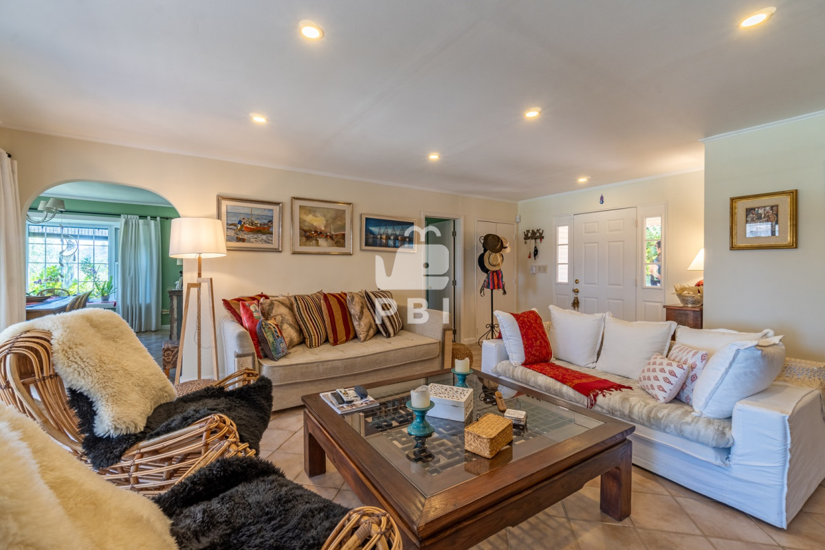 Q2FzYSBkZSAzIGRvcm1pdG9yaW9zIGVuIExhcyBDdW1icmVzLCBQdW50YSBCYWxsZW5hIC0gUmVmIDogUEJJMTMwNDQ=