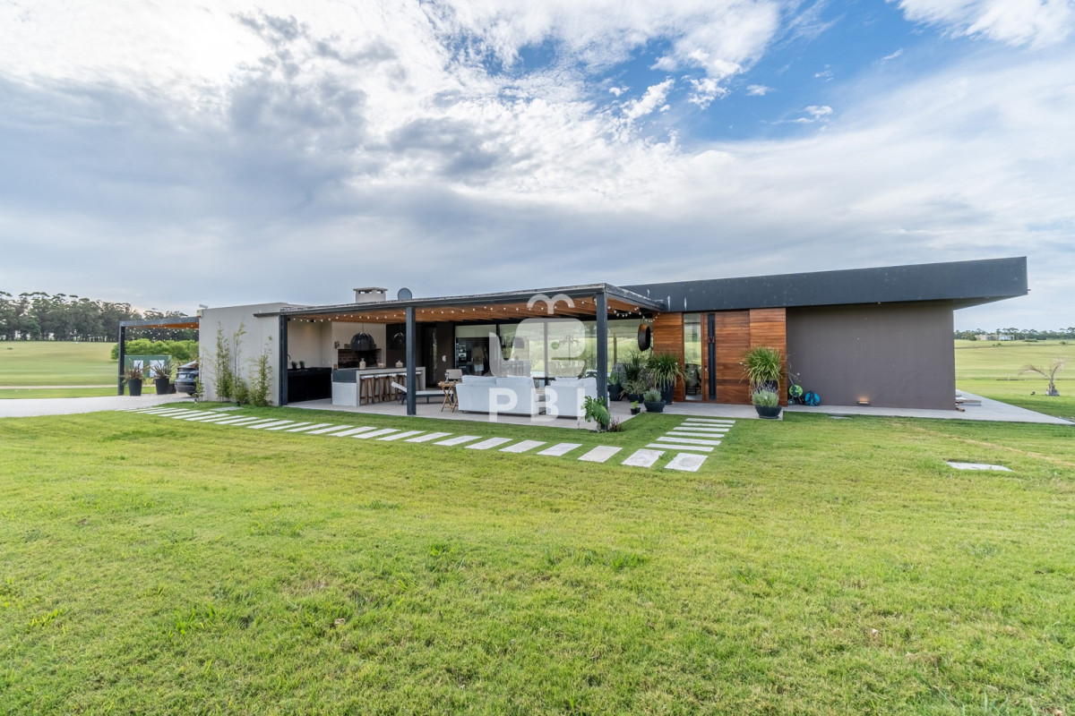 Q2FzYSBkZSAyIGRvcm1pdG9yaW9zIGVuIExhZ3VuYSBkZSBsb3MgQ2lzbmVzIC0gUmVmIDogUEJJMzIzOA==