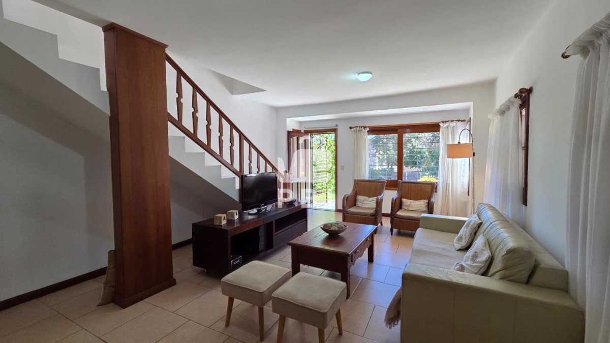 Q2FzYSAzIGRvcm1pdG9yaW9zIGVuIFB1bnRhIGRlbCBFc3RlIC0gUmVmIDogUEJJMTU3NzA=