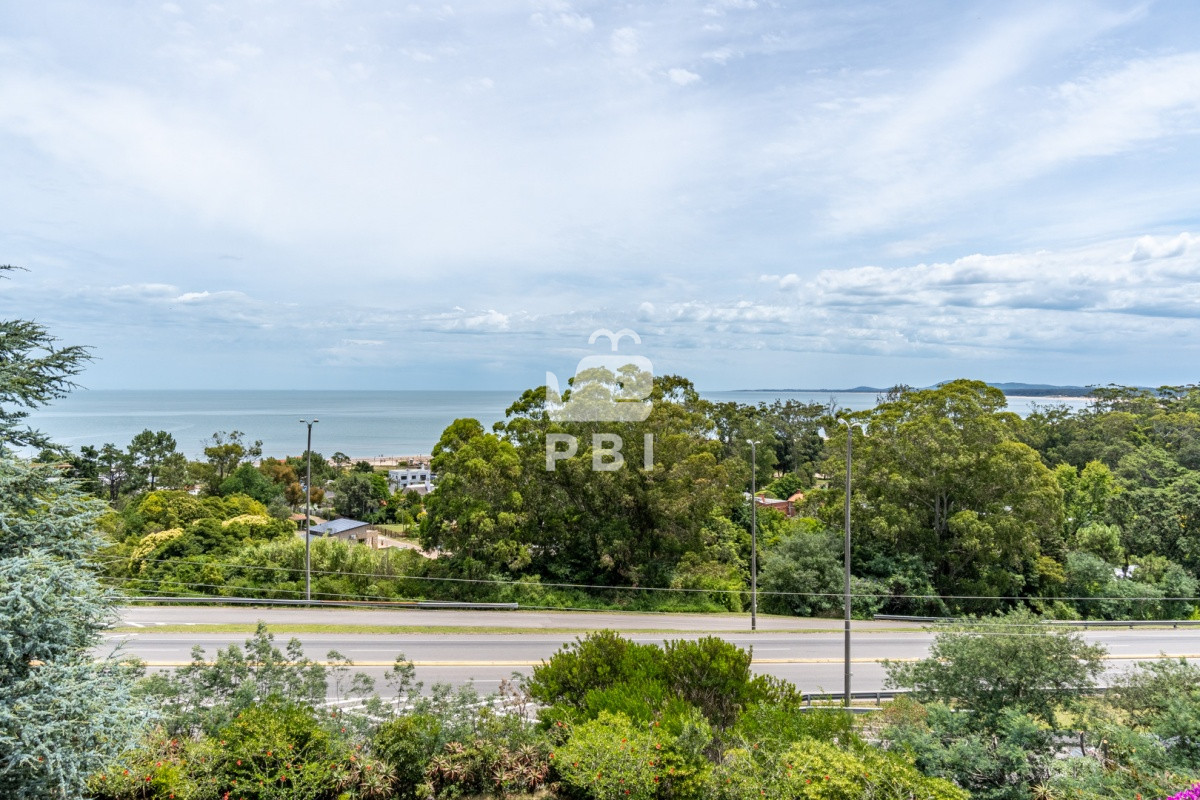 UHJvcGllZGFkIGRlIDEyIERPUk1JVE9SSU9TIGVuIFB1bnRhIEJhbGxlbmEsIFB1bnRhIEJhbGxlbmEgLSBSZWYgOiBQQkkyOTQw