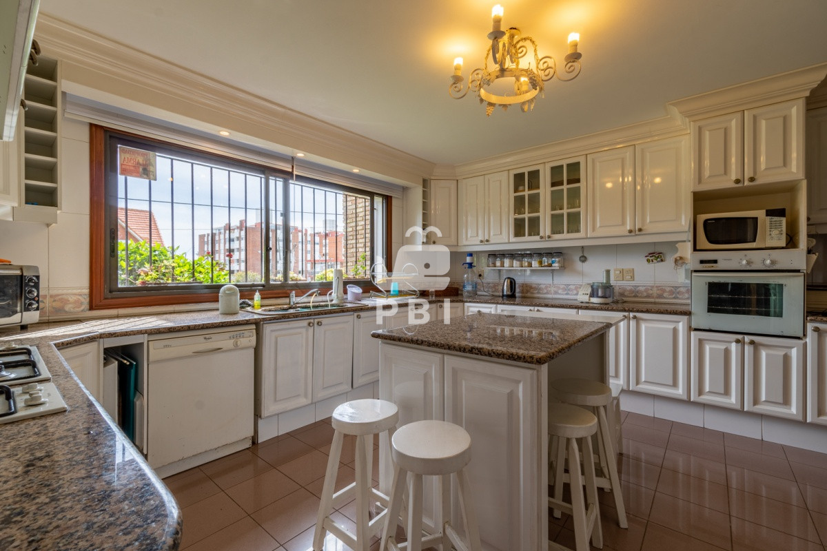 VmVudGEgY2FzYSBkZSA3IGRvcm1pdG9yaW9zLFBsYXlhIE1hbnNhLCBQdW50YSBkZWwgRXN0ZSAtIFJlZiA6IFBCSTI5MTU=