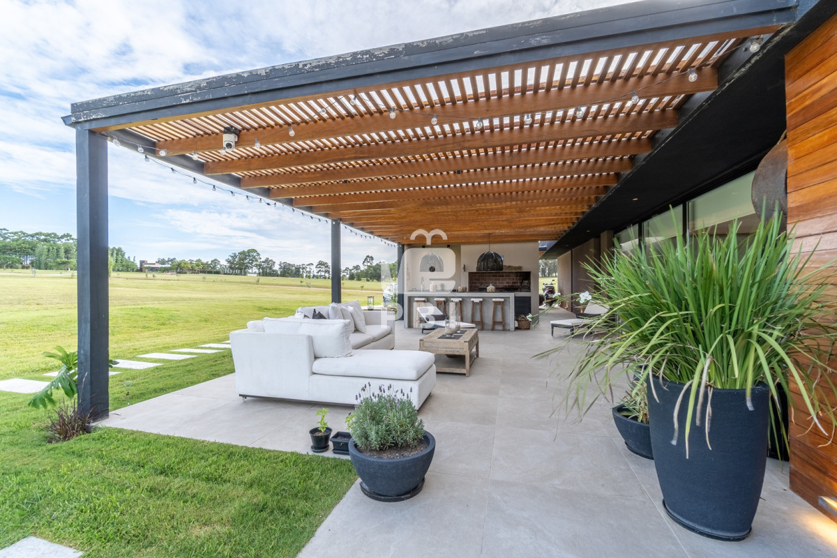 Q2FzYSBkZSAyIGRvcm1pdG9yaW9zIGVuIExhZ3VuYSBkZSBsb3MgQ2lzbmVzIC0gUmVmIDogUEJJMzIzOA==