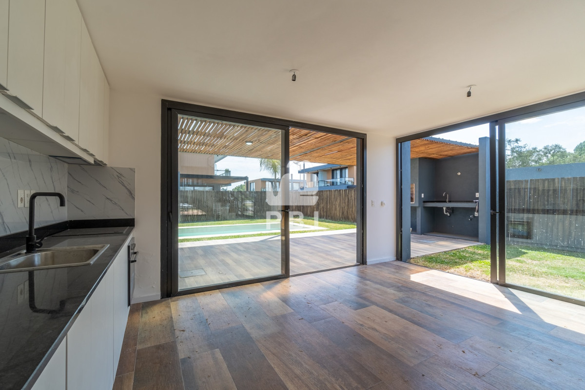 Q2FzYSBkZSAzIGRvcm1pdG9yaW9zIGVuIEdydXRhcyBWaWxsYWdlLCBQdW50YSBCYWxsZW5hIC0gUmVmIDogUEJJMTMxODg=