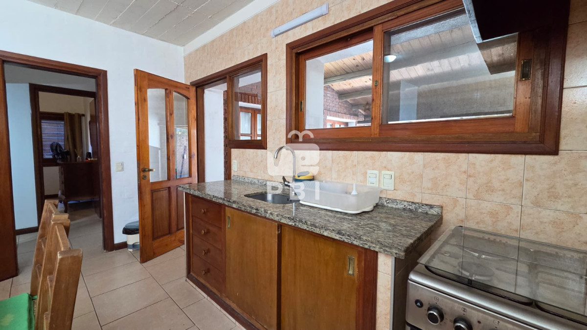 Q2FzYSAzIGRvcm1pdG9yaW9zIGVuIFB1bnRhIGRlbCBFc3RlIC0gUmVmIDogUEJJMTU3NzA=