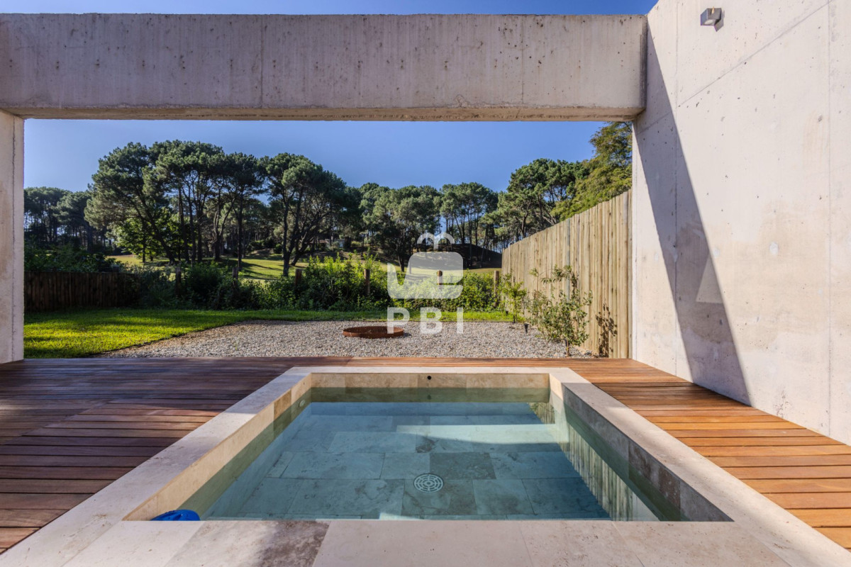 Q2FzYSAzIERPUk1JVE9SSU9TIGVuIENsdWIgZGVsIExhZ28sIFB1bnRhIEJhbGxlbmEgLSBSZWYgOiBQQkkyNjU0