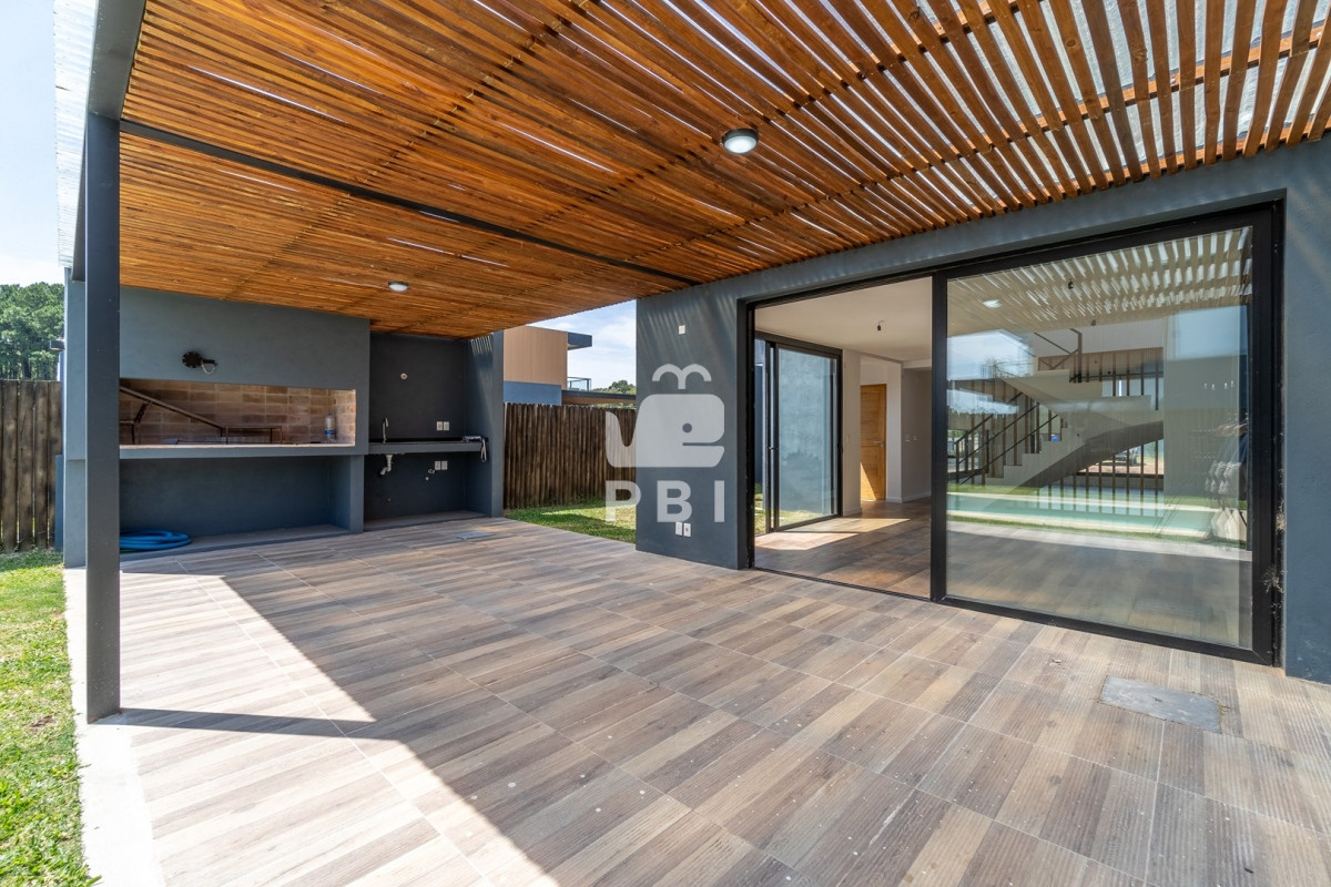 Q2FzYSBkZSAzIGRvcm1pdG9yaW9zIGVuIEdydXRhcyBWaWxsYWdlLCBQdW50YSBCYWxsZW5hIC0gUmVmIDogUEJJMTMxODg=