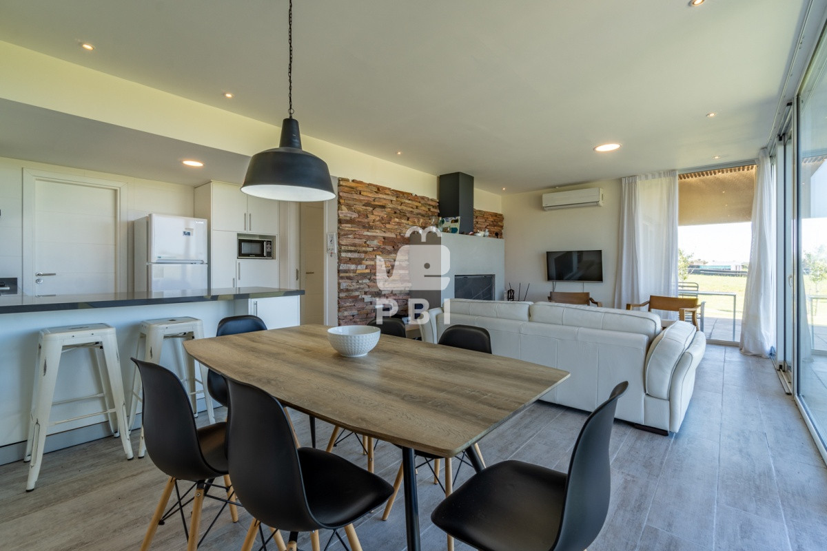 Q2FzYSA2IERPUk1JVE9SSU9TIGVuIExhZ3VuYSBkZSBsb3MgQ2lzbmVzLCBQdW50YSBCYWxsZW5hIC0gUmVmIDogUEJJMjg3MQ==