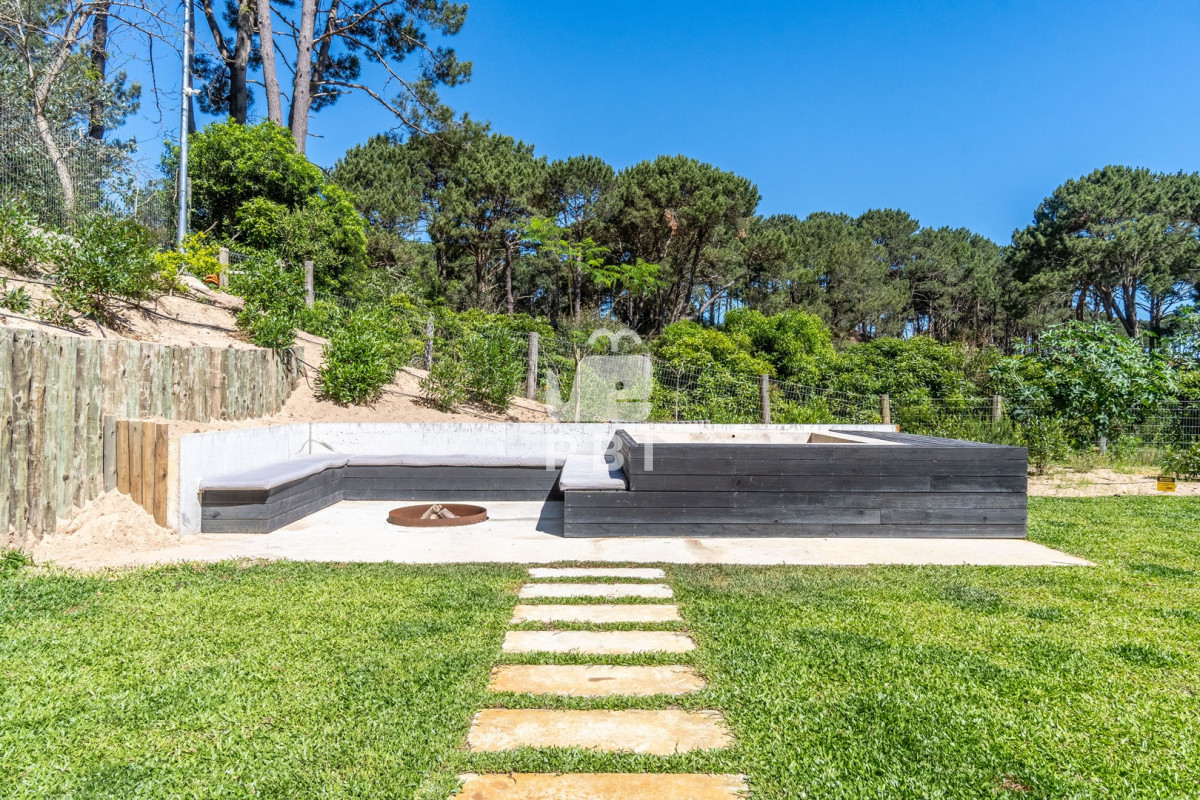 Q2FzYSBkZSAzIGRvcm1pdG9yaW9zIGVuIEFsbWFyLCBDbHViIGRlbCBMYWdvIC0gUmVmIDogUEJJMTQyMzY=