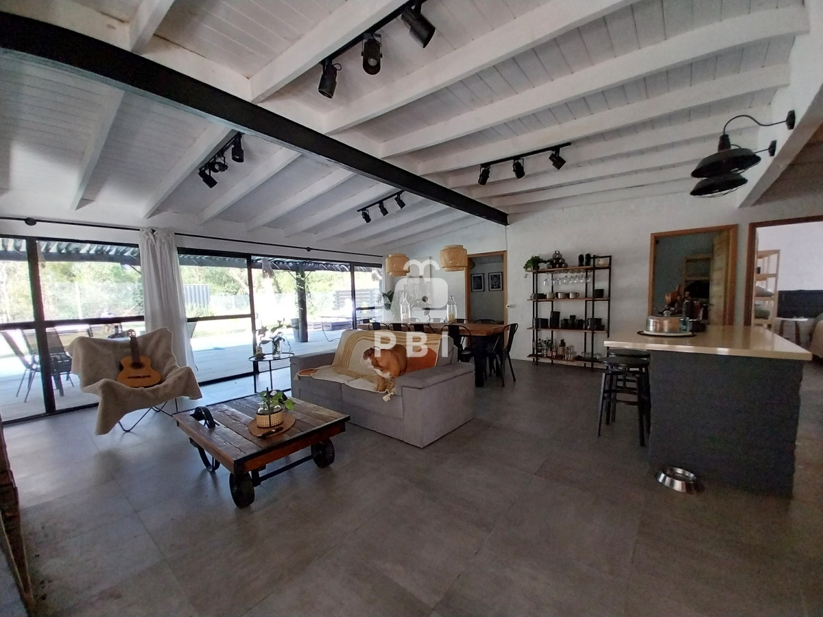 Q2FzYSA0IERPUk1JVE9SSU9TIGVuIEVkZW4gUm9jaywgTWFsZG9uYWRvIC0gUmVmIDogUEJJMTMxNTk=