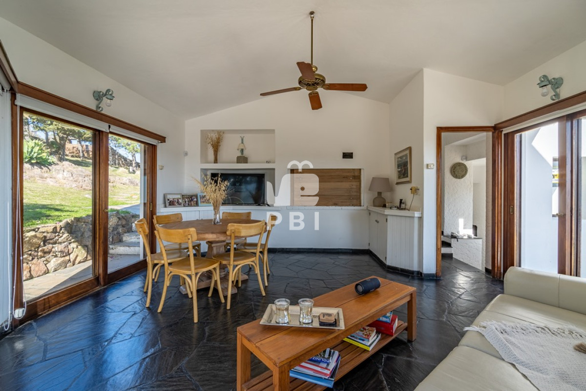 Q2FzYSA0IERPUk1JVE9SSU9TIGVuIFJJTkNPTkFEQSwgUHVudGEgQmFsbGVuYSAtIFJlZiA6IFBCSTI2ODg=