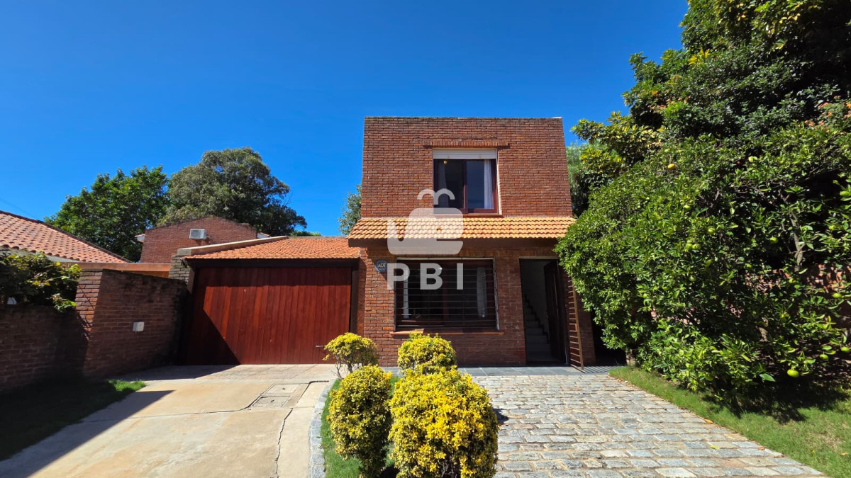 Q2FzYSAzIGRvcm1pdG9yaW9zIGVuIFB1bnRhIGRlbCBFc3RlIC0gUmVmIDogUEJJMTU3NzA=