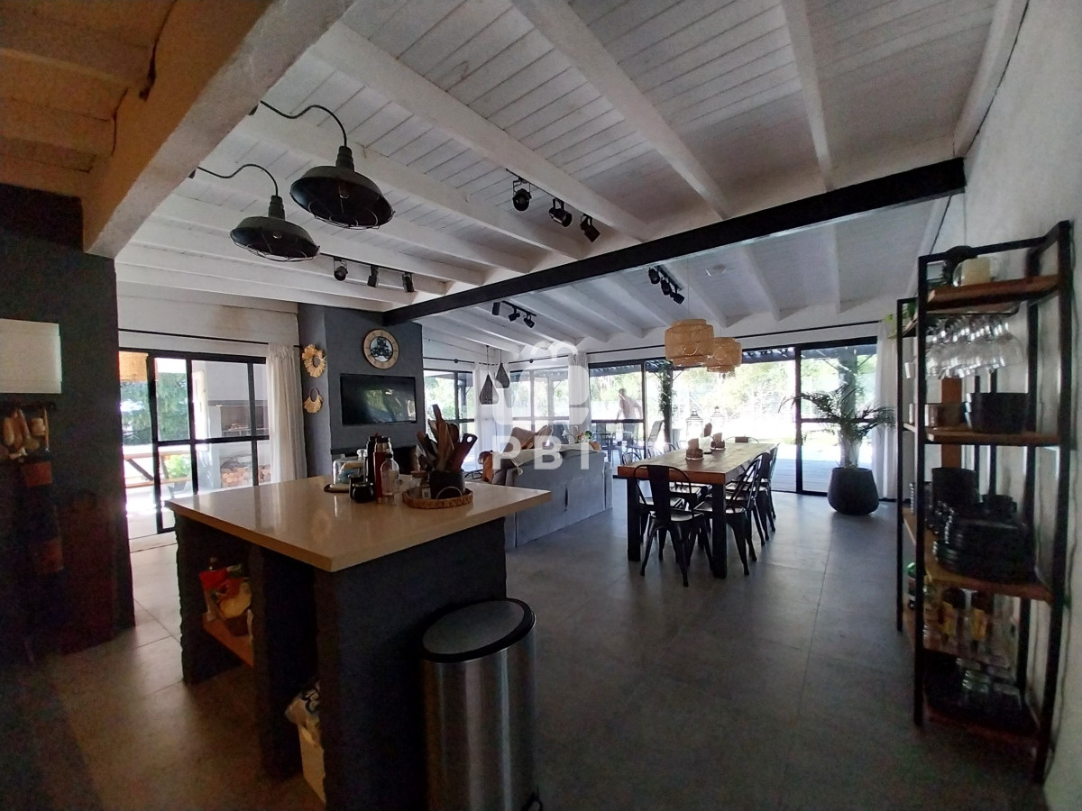 Q2FzYSA0IERPUk1JVE9SSU9TIGVuIEVkZW4gUm9jaywgTWFsZG9uYWRvIC0gUmVmIDogUEJJMTMxNTk=