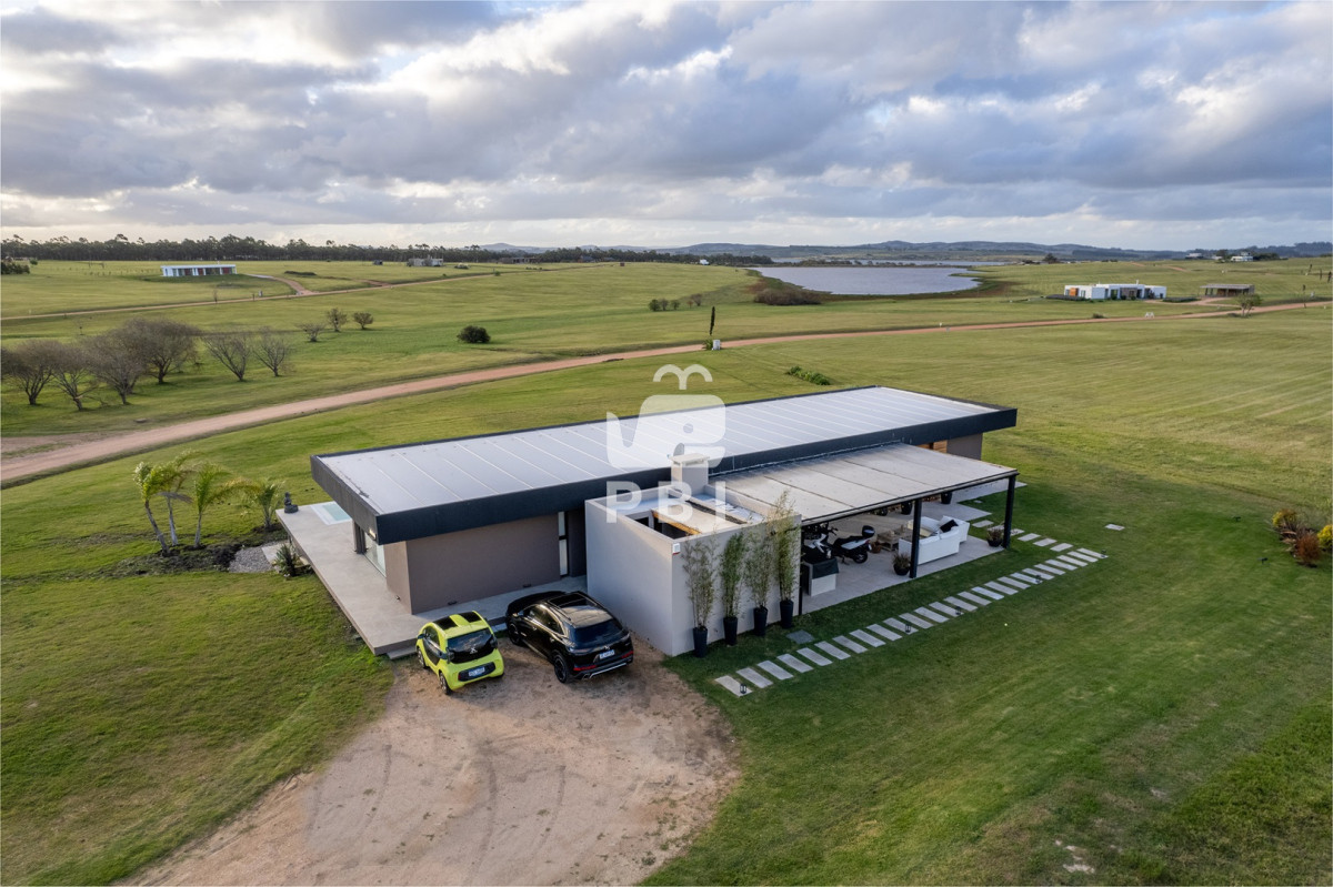 Q2FzYSBkZSAyIGRvcm1pdG9yaW9zIGVuIExhZ3VuYSBkZSBsb3MgQ2lzbmVzIC0gUmVmIDogUEJJMzIzOA==