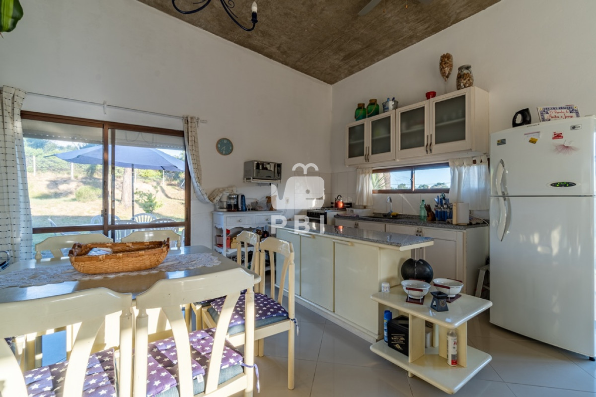 Q2FzYSAzIERPUk1JVE9SSU9TIGVuIENsdWIgZGVsIExhZ28sIFB1bnRhIEJhbGxlbmEgLSBSZWYgOiBQQkkyNjQy