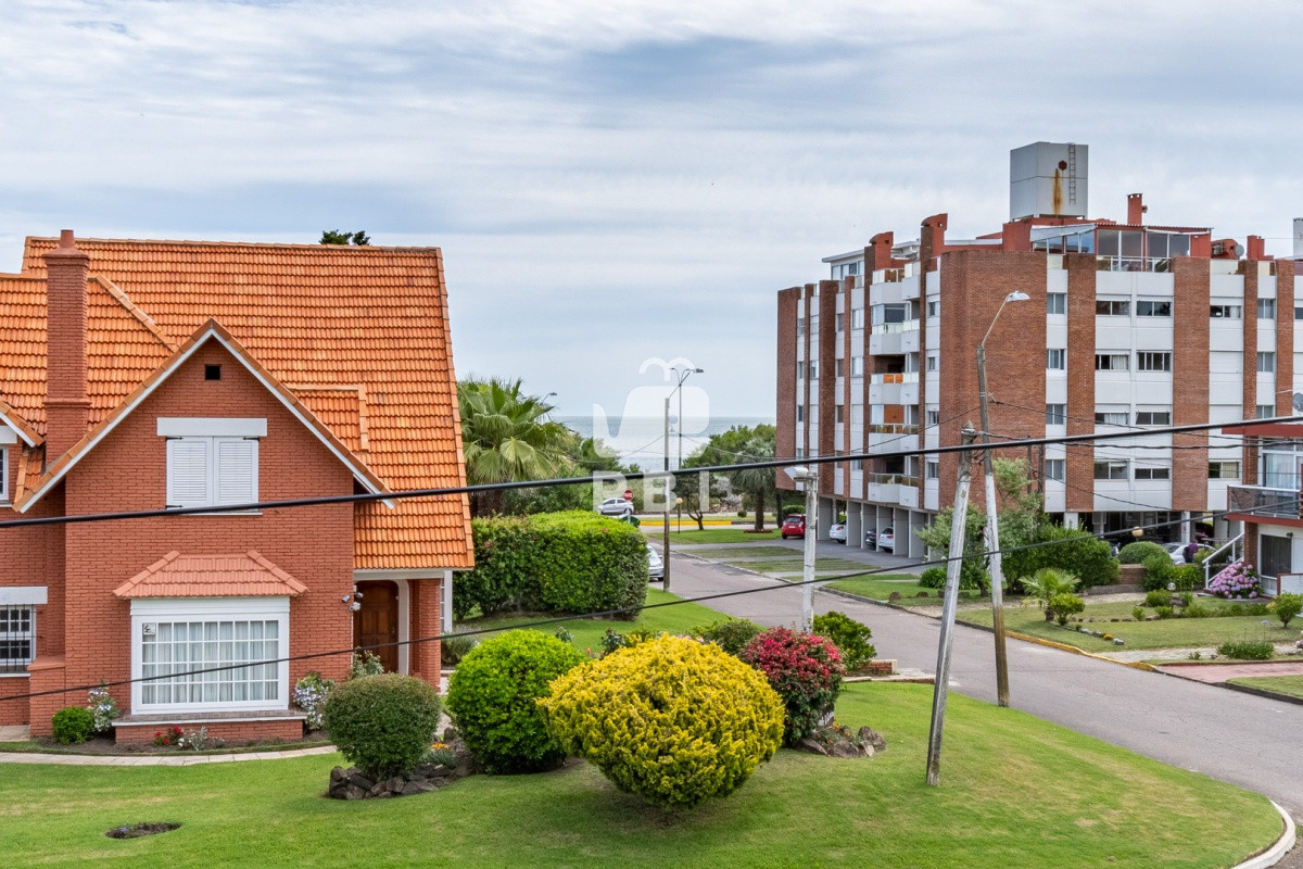 VmVudGEgY2FzYSBkZSA3IGRvcm1pdG9yaW9zLFBsYXlhIE1hbnNhLCBQdW50YSBkZWwgRXN0ZSAtIFJlZiA6IFBCSTI5MTU=