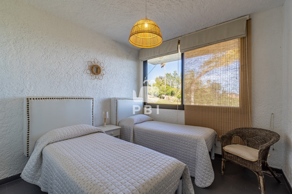 Q2FzYSA0IERPUk1JVE9SSU9TIGVuIFJJTkNPTkFEQSwgUHVudGEgQmFsbGVuYSAtIFJlZiA6IFBCSTI2ODg=