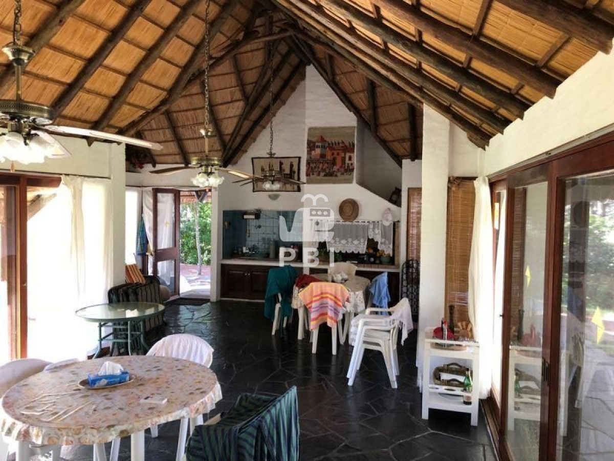 Q2FzYSBlbiB2ZW50YSBDbHViIERlbCBMYWdvIDMgZG9ybWl0b3Jpb3MgLSBSZWYgOiBQQkk0Njg=