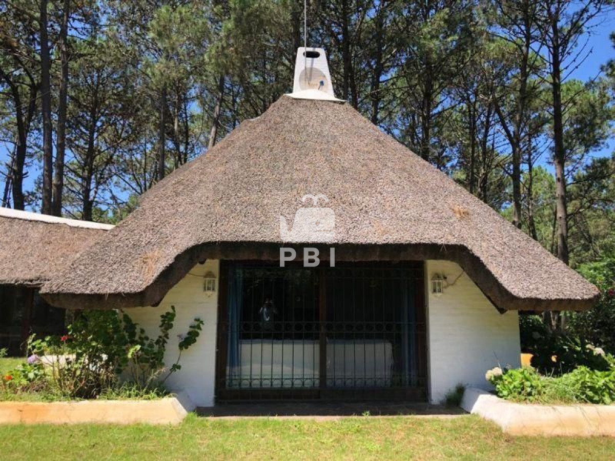 Q2FzYSBlbiB2ZW50YSBDbHViIERlbCBMYWdvIDMgZG9ybWl0b3Jpb3MgLSBSZWYgOiBQQkk0Njg=