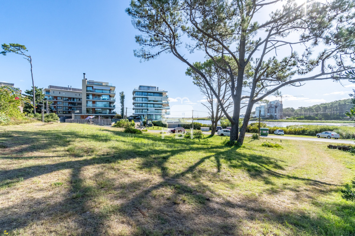 Q2FzYSBtYXMgbG90ZSAgZnJlbnRlIGEgTGFndW5hIGRlbCBEaWFyaW8gLSBFeGNlbGVudGUgdWJpY2FjacOzbiAgLSBSZWYgOiBQQkkxNTY1Mg==