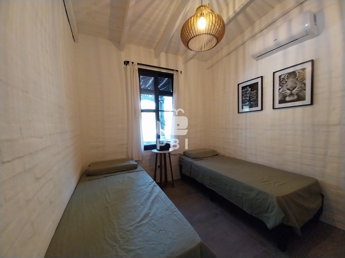 Q2FzYSA0IERPUk1JVE9SSU9TIGVuIEVkZW4gUm9jaywgTWFsZG9uYWRvIC0gUmVmIDogUEJJMTMxNTk=