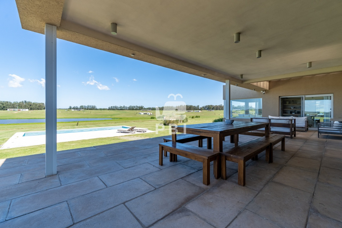 Q2FzYSA2IERPUk1JVE9SSU9TIGVuIExhZ3VuYSBkZSBsb3MgQ2lzbmVzLCBQdW50YSBCYWxsZW5hIC0gUmVmIDogUEJJMjg3MQ==