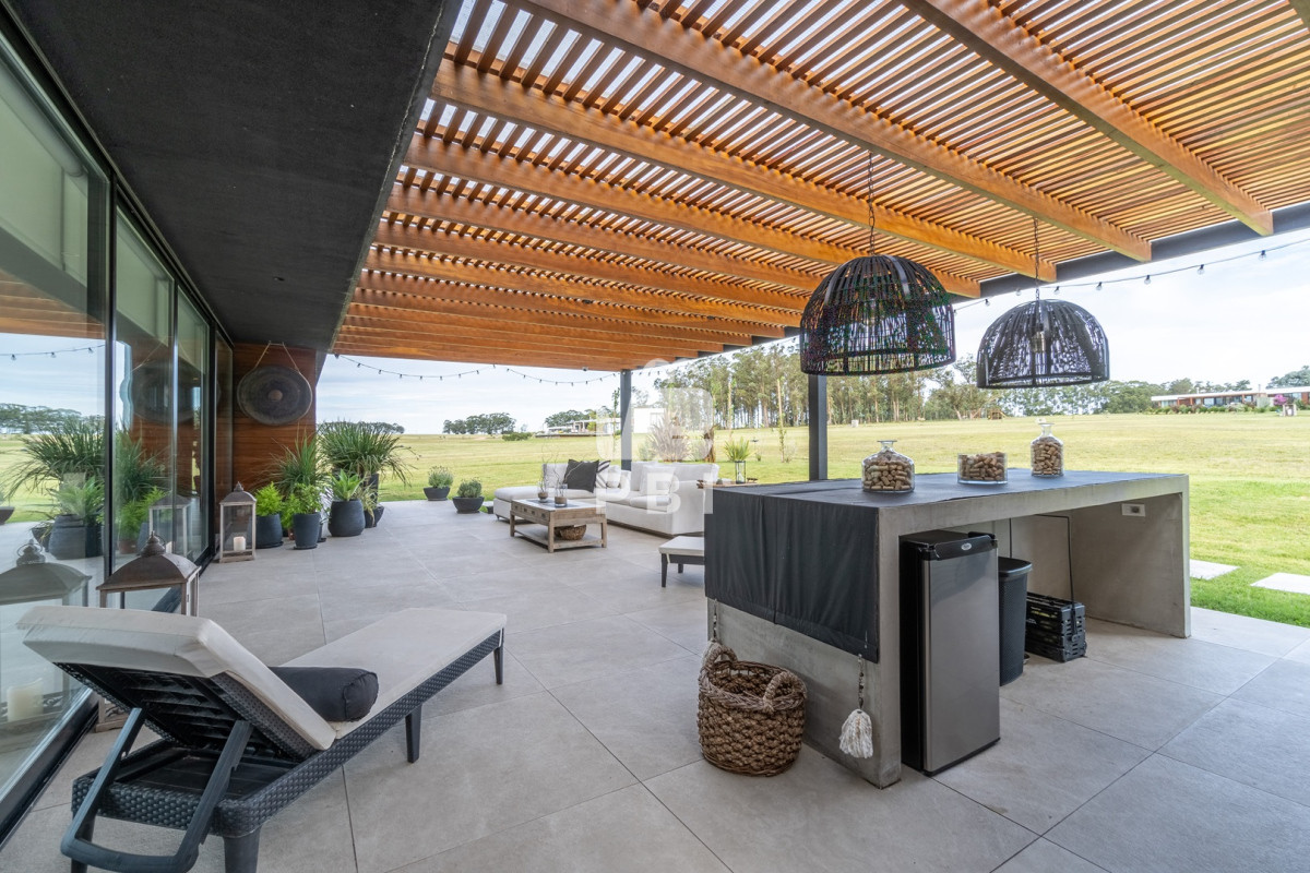 Q2FzYSBkZSAyIGRvcm1pdG9yaW9zIGVuIExhZ3VuYSBkZSBsb3MgQ2lzbmVzIC0gUmVmIDogUEJJMzIzOA==