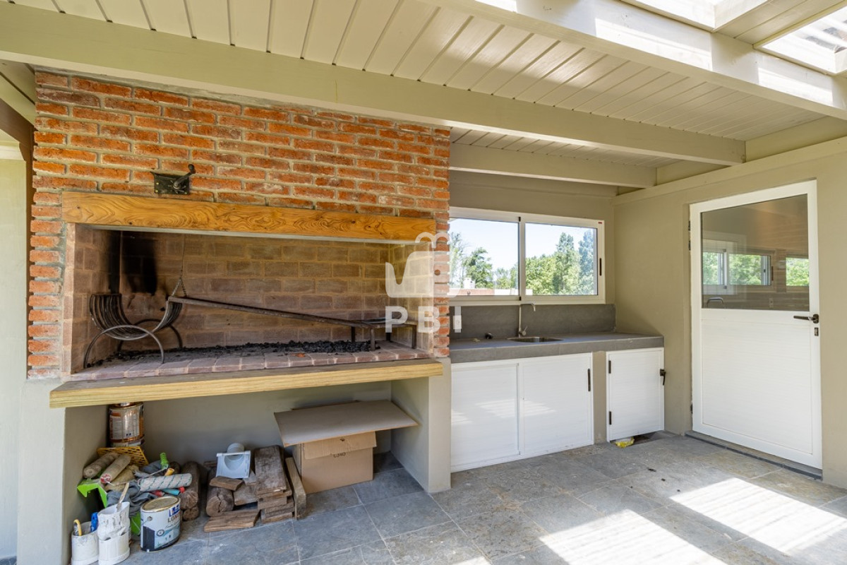 Q2FzYSA0IERPUk1JVE9SSU9TIGVuIENhbWlubyBMdXNzaWNoLCBQdW50YSBCYWxsZW5hIC0gUmVmIDogUEJJMjQ3NA==