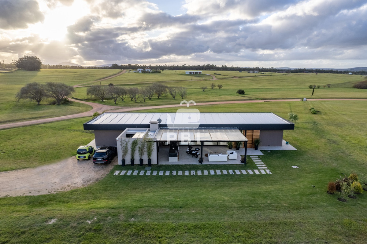 Q2FzYSBkZSAyIGRvcm1pdG9yaW9zIGVuIExhZ3VuYSBkZSBsb3MgQ2lzbmVzIC0gUmVmIDogUEJJMzIzOA==