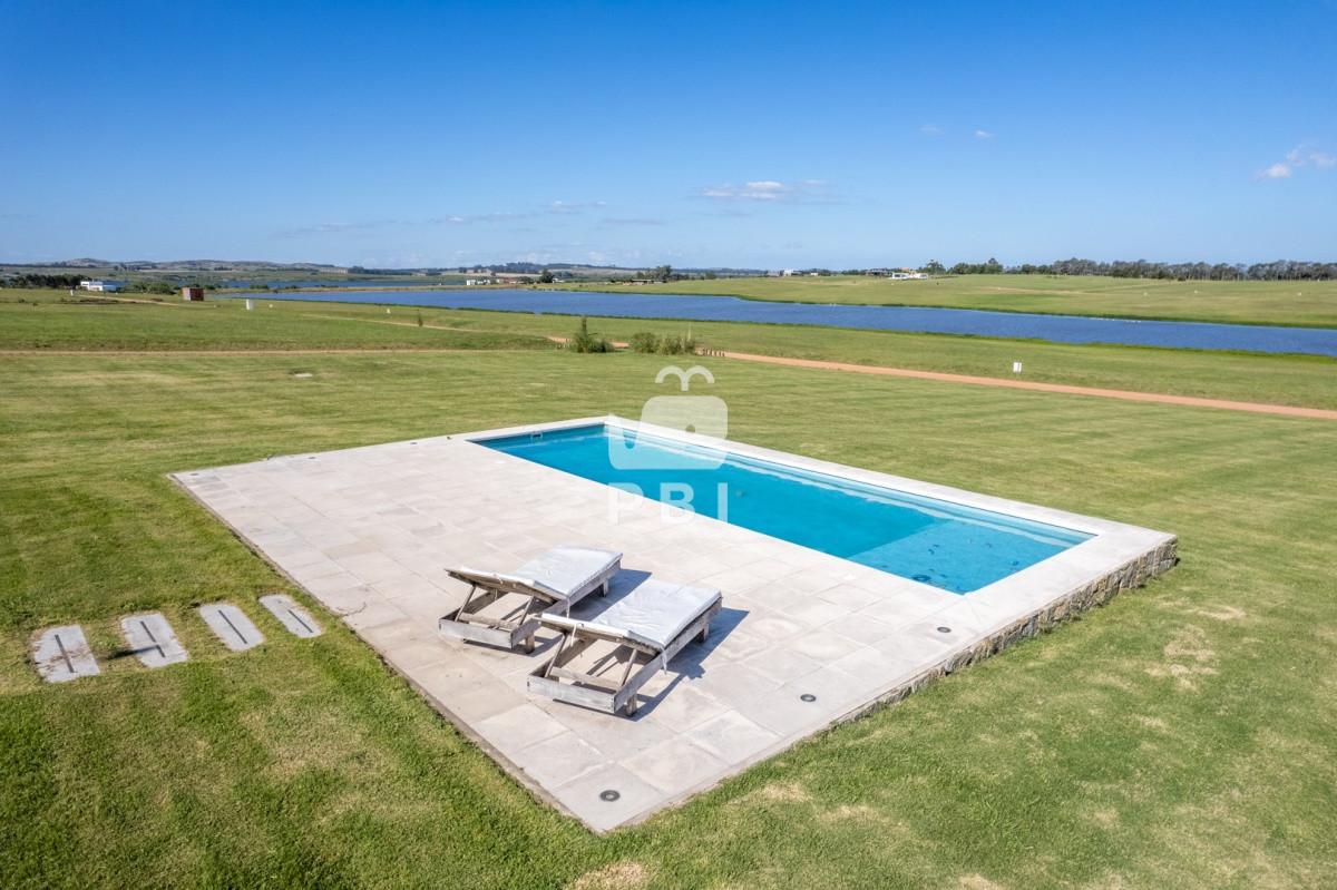 Q2FzYSA2IERPUk1JVE9SSU9TIGVuIExhZ3VuYSBkZSBsb3MgQ2lzbmVzLCBQdW50YSBCYWxsZW5hIC0gUmVmIDogUEJJMjg3MQ==