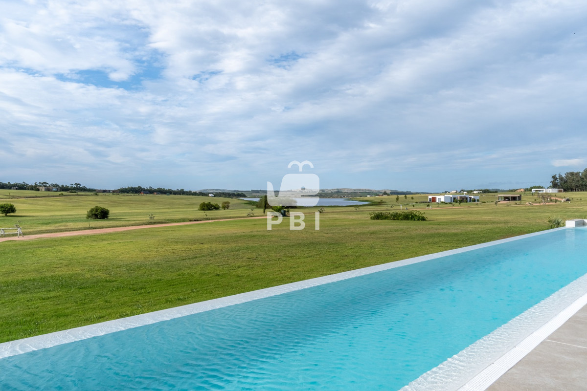 Q2FzYSBkZSAyIGRvcm1pdG9yaW9zIGVuIExhZ3VuYSBkZSBsb3MgQ2lzbmVzIC0gUmVmIDogUEJJMzIzOA==