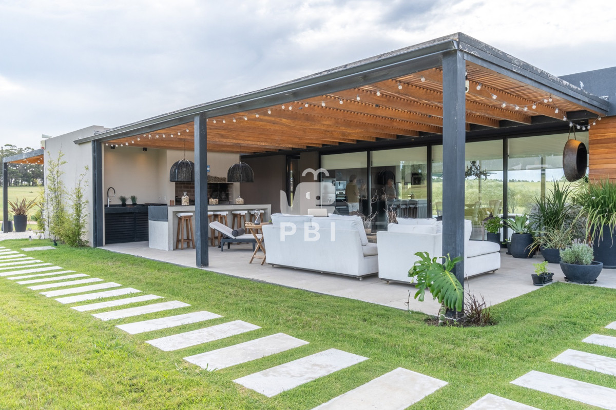 Q2FzYSBkZSAyIGRvcm1pdG9yaW9zIGVuIExhZ3VuYSBkZSBsb3MgQ2lzbmVzIC0gUmVmIDogUEJJMzIzOA==