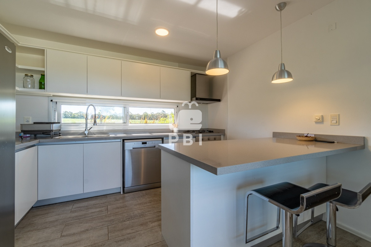 Q2FzYSA2IERPUk1JVE9SSU9TIGVuIExhZ3VuYSBkZSBsb3MgQ2lzbmVzLCBQdW50YSBCYWxsZW5hIC0gUmVmIDogUEJJMjg3MQ==