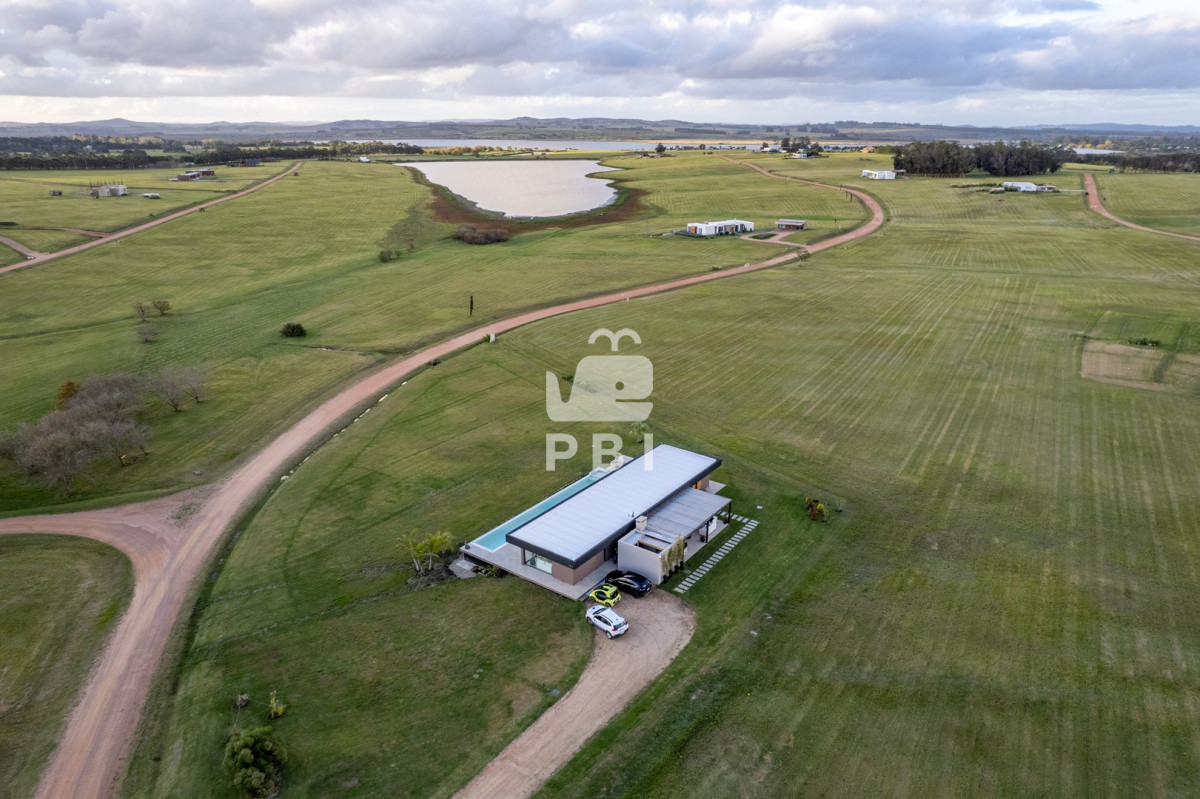 Q2FzYSBkZSAyIGRvcm1pdG9yaW9zIGVuIExhZ3VuYSBkZSBsb3MgQ2lzbmVzIC0gUmVmIDogUEJJMzIzOA==