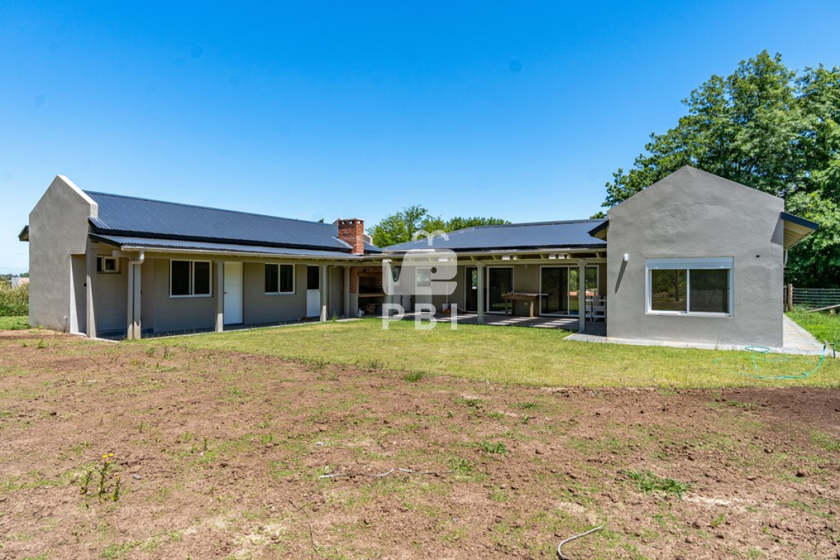 Q2FzYSA0IERPUk1JVE9SSU9TIGVuIENhbWlubyBMdXNzaWNoLCBQdW50YSBCYWxsZW5hIC0gUmVmIDogUEJJMjQ3NA==