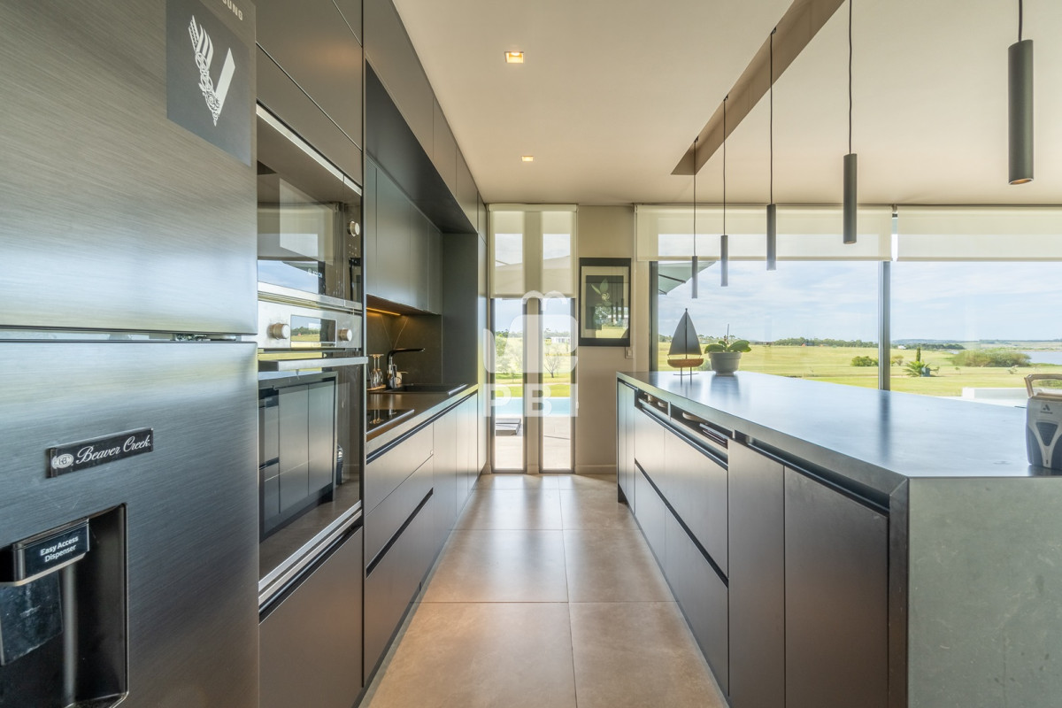 Q2FzYSBkZSAyIGRvcm1pdG9yaW9zIGVuIExhZ3VuYSBkZSBsb3MgQ2lzbmVzIC0gUmVmIDogUEJJMzIzOA==