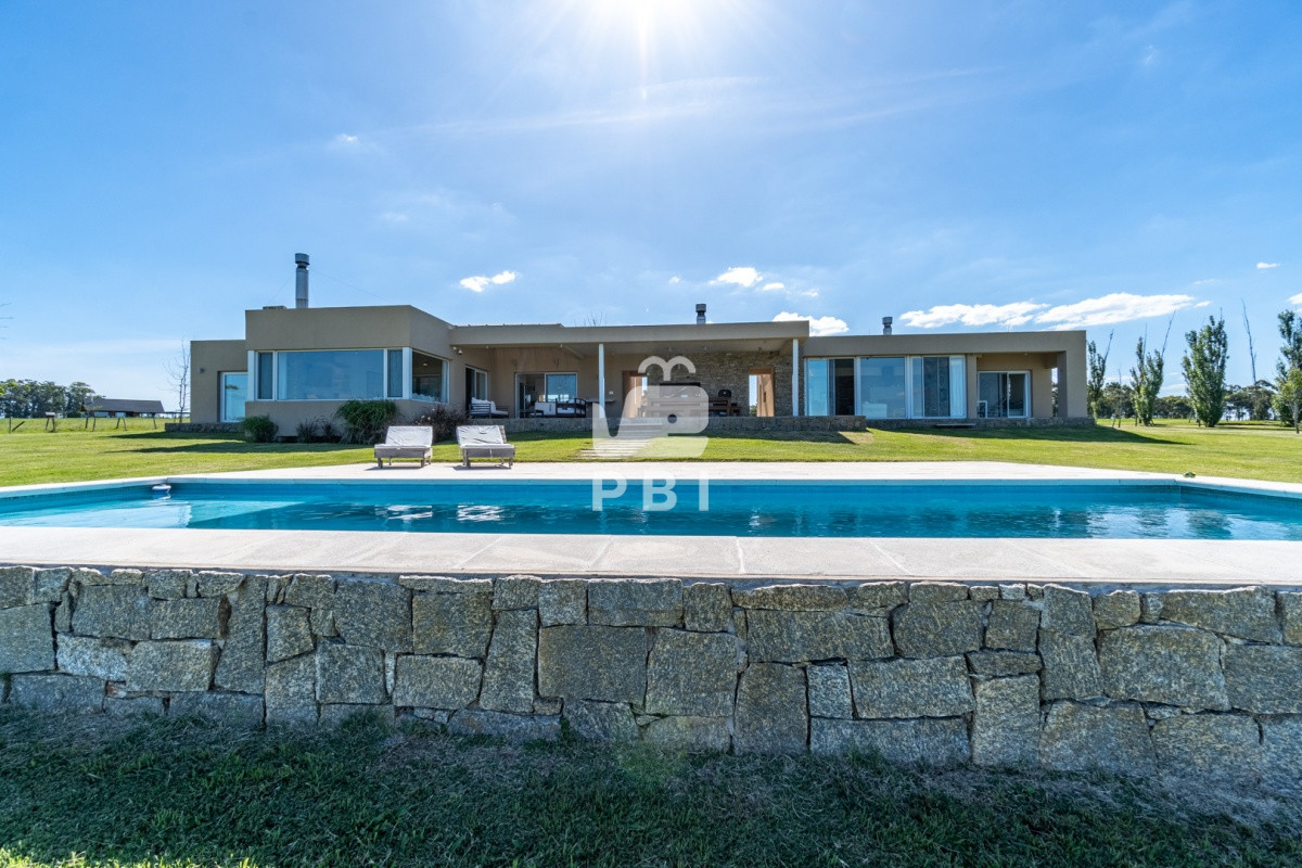 Q2FzYSA2IERPUk1JVE9SSU9TIGVuIExhZ3VuYSBkZSBsb3MgQ2lzbmVzLCBQdW50YSBCYWxsZW5hIC0gUmVmIDogUEJJMjg3MQ==