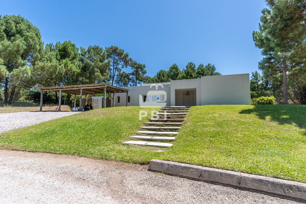 Q2FzYSBlbiB2ZW50YSBlbiBBY3JlcyBkZSBTb2xhbmFzLCBQdW50YSBCYWxsZW5hICAtIFJlZiA6IFBCSTE1NjU2