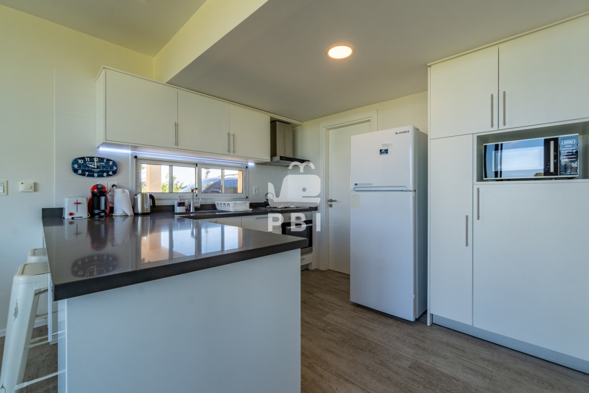 Q2FzYSA2IERPUk1JVE9SSU9TIGVuIExhZ3VuYSBkZSBsb3MgQ2lzbmVzLCBQdW50YSBCYWxsZW5hIC0gUmVmIDogUEJJMjg3MQ==