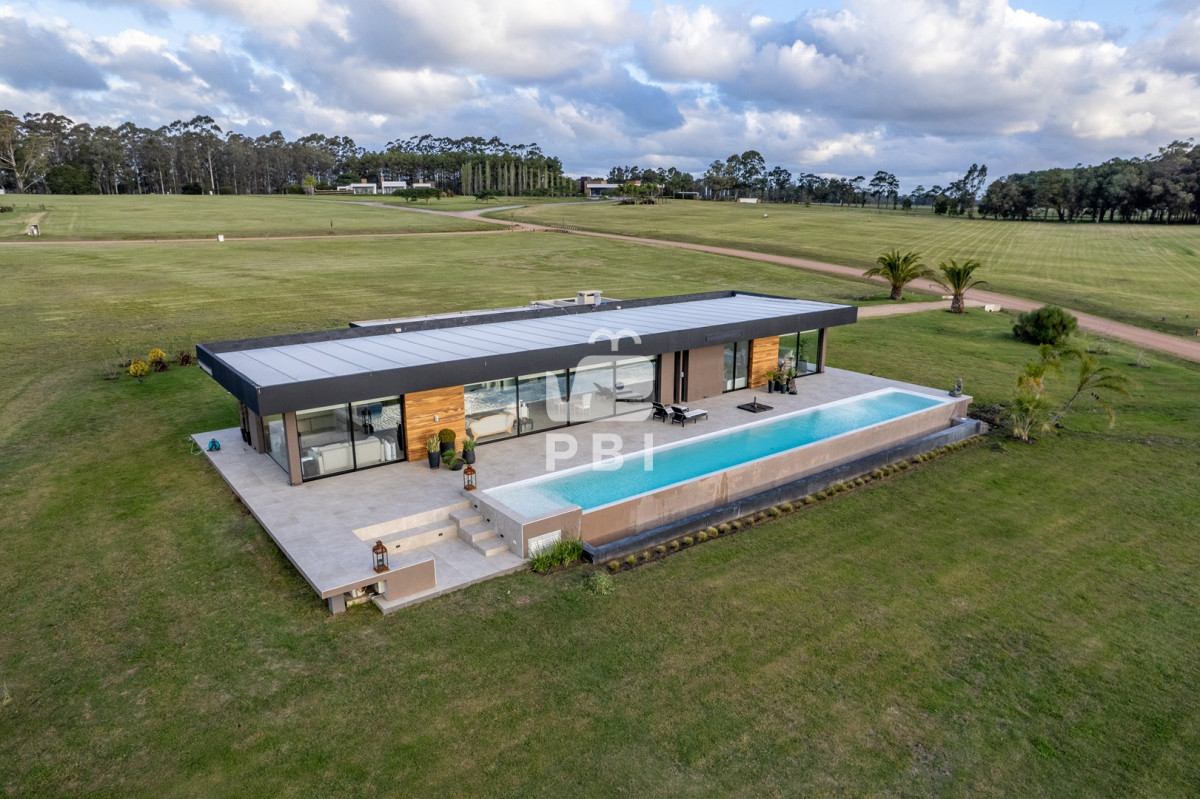 Q2FzYSBkZSAyIGRvcm1pdG9yaW9zIGVuIExhZ3VuYSBkZSBsb3MgQ2lzbmVzIC0gUmVmIDogUEJJMzIzOA==