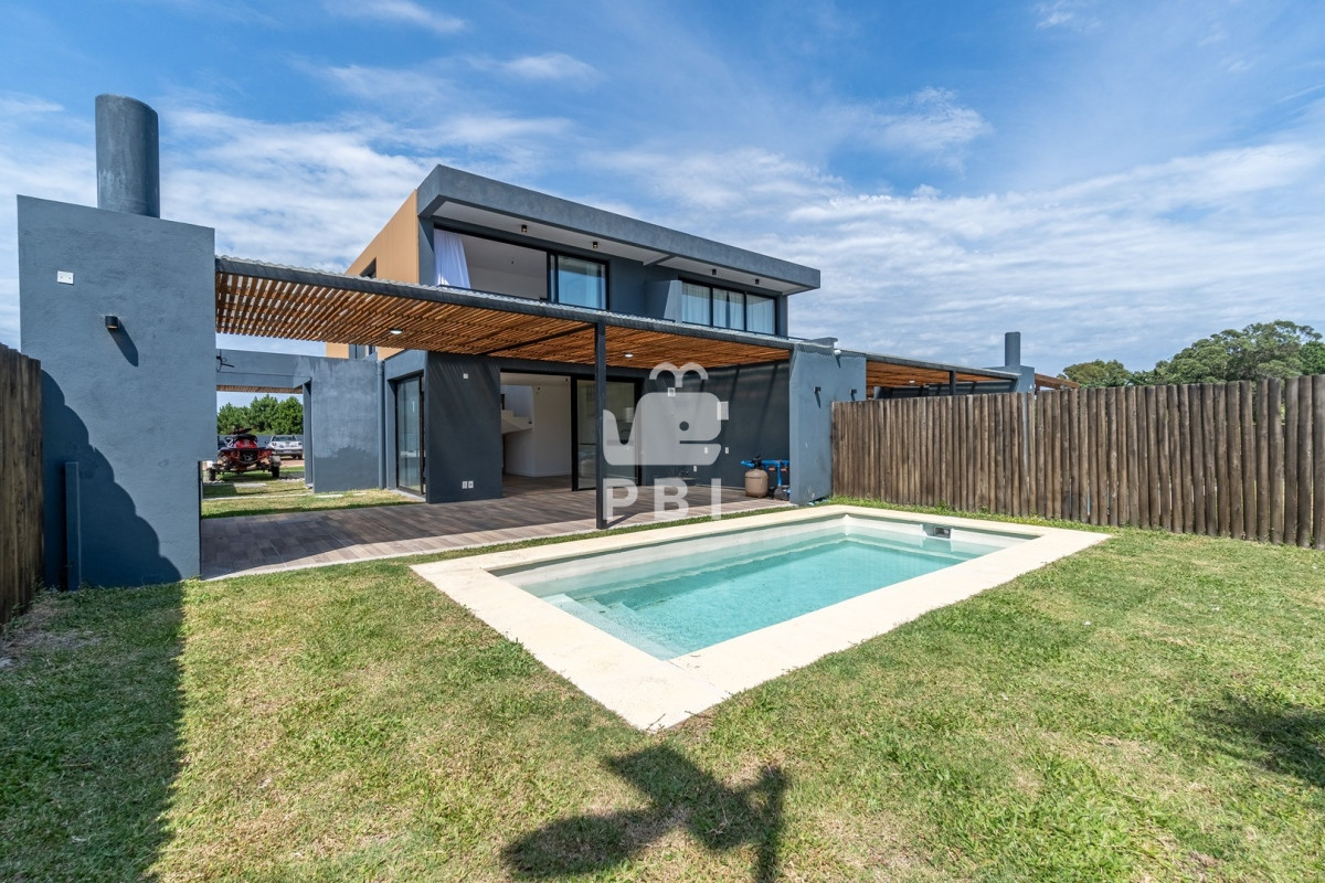 Q2FzYSBkZSAzIGRvcm1pdG9yaW9zIGVuIEdydXRhcyBWaWxsYWdlLCBQdW50YSBCYWxsZW5hIC0gUmVmIDogUEJJMTMxODg=